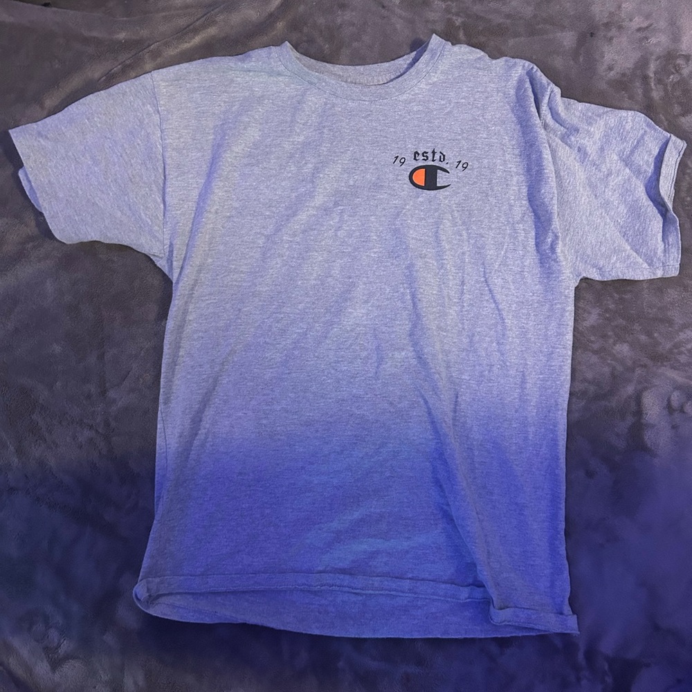 champion graphic tee💫